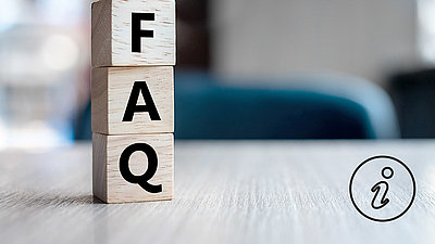 Blocs de bois avec les lettres FAQ