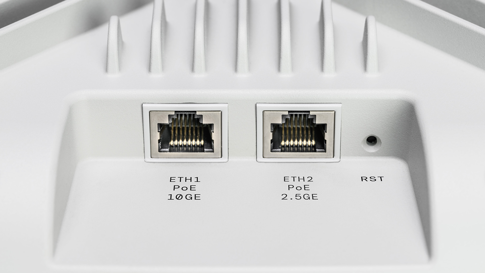 LANCOM LX-7200E ports